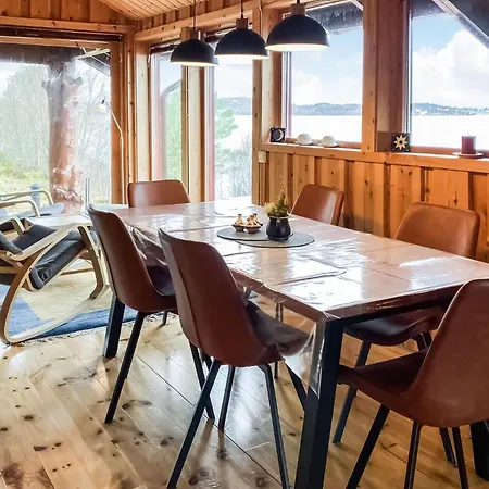 3 Bedroom Cozy In Averoy Holiday home