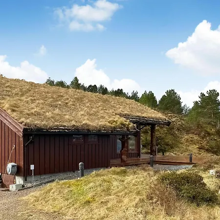3 Bedroom Cozy In Averoy Holiday home