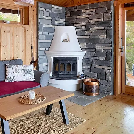 3 Bedroom Cozy In Averoy * Sofstad